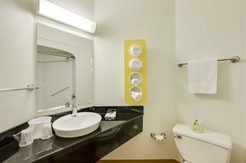Motel 6 - Toronto - Brampton