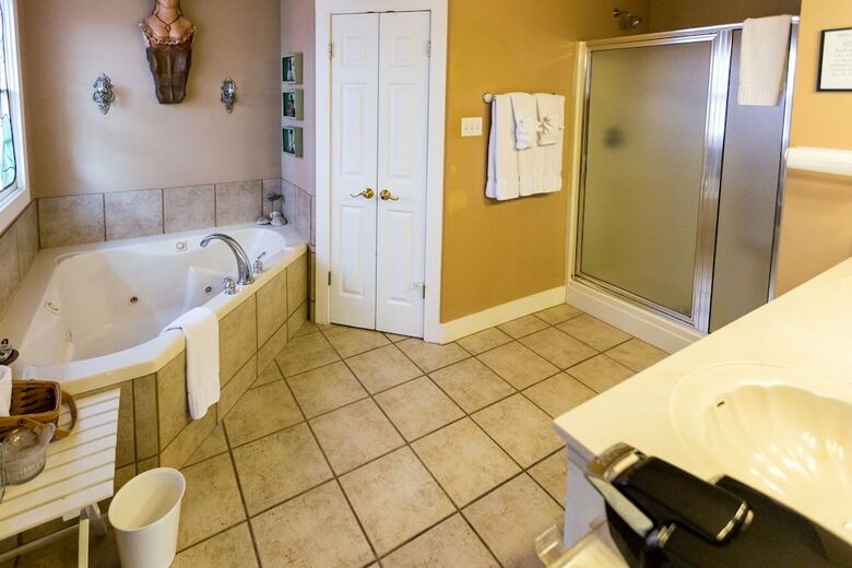 Bed & Breakfast Equinox Inn At Biscuit Hill