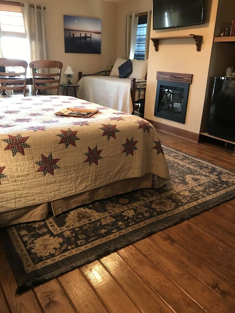 Bed & Breakfast Equinox Inn At Biscuit Hill