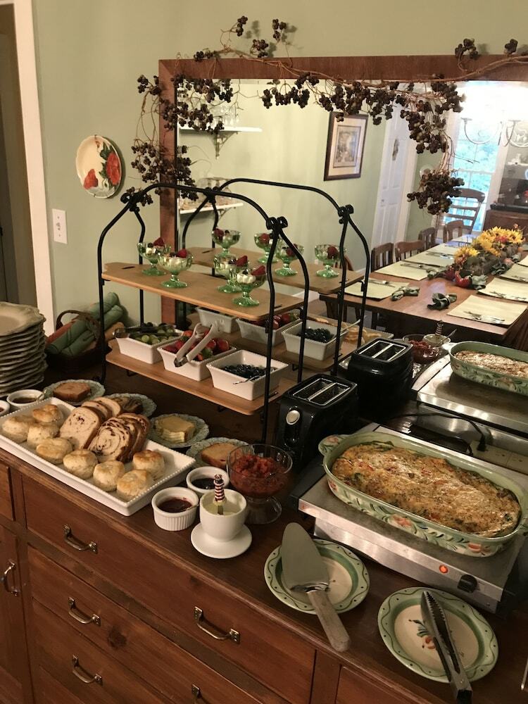 Bed & Breakfast Equinox Inn At Biscuit Hill