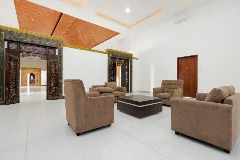 Hotel Reddoorz Plus Near Ragunan Zoo