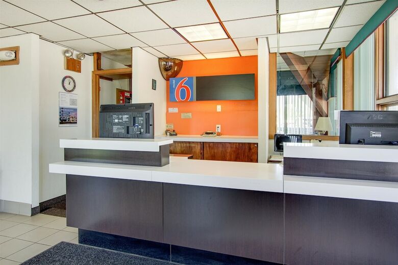 Motel 6 Geneva Oh