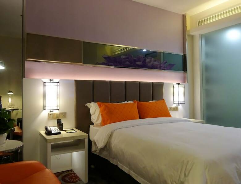Holiday Villa Hotel & Residence