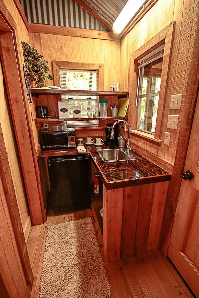 Cora's Cabins
