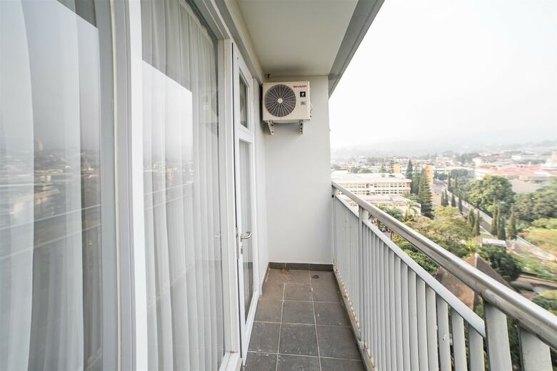 Mountain View Studio @ Dago Suites Apartment With Balcony