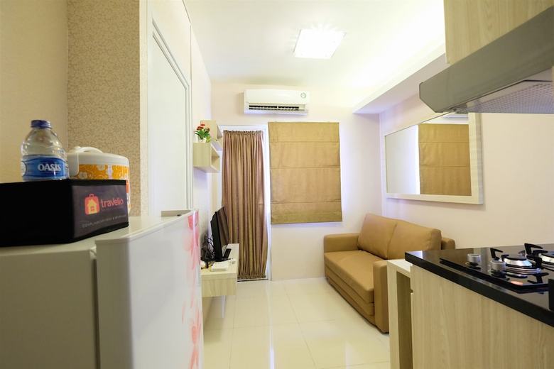 Easy Access To Mall Green Pramuka Apartment