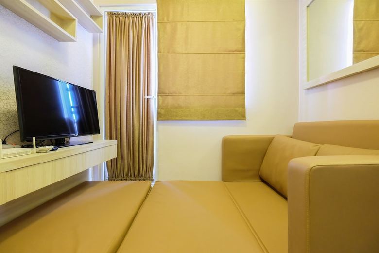 Easy Access To Mall Green Pramuka Apartment