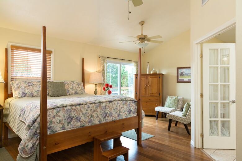 Bed & Breakfast Cedar Crest Lodge