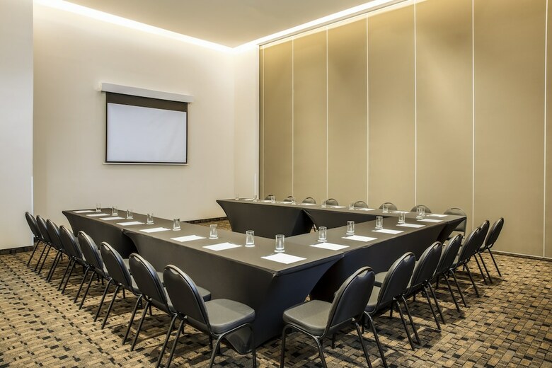Hotel Fiesta Inn Aguascalientes Patio