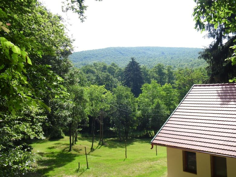 Hotel V�r�s-cser Vend�gh�z