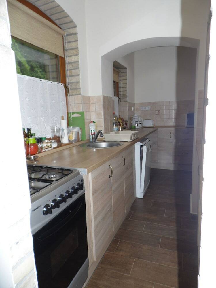 Hotel V�r�s-cser Vend�gh�z