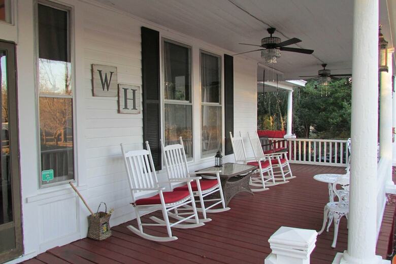 Whole Hearts Bed And Breakfast - Adults Only