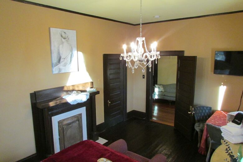 Whole Hearts Bed And Breakfast - Adults Only