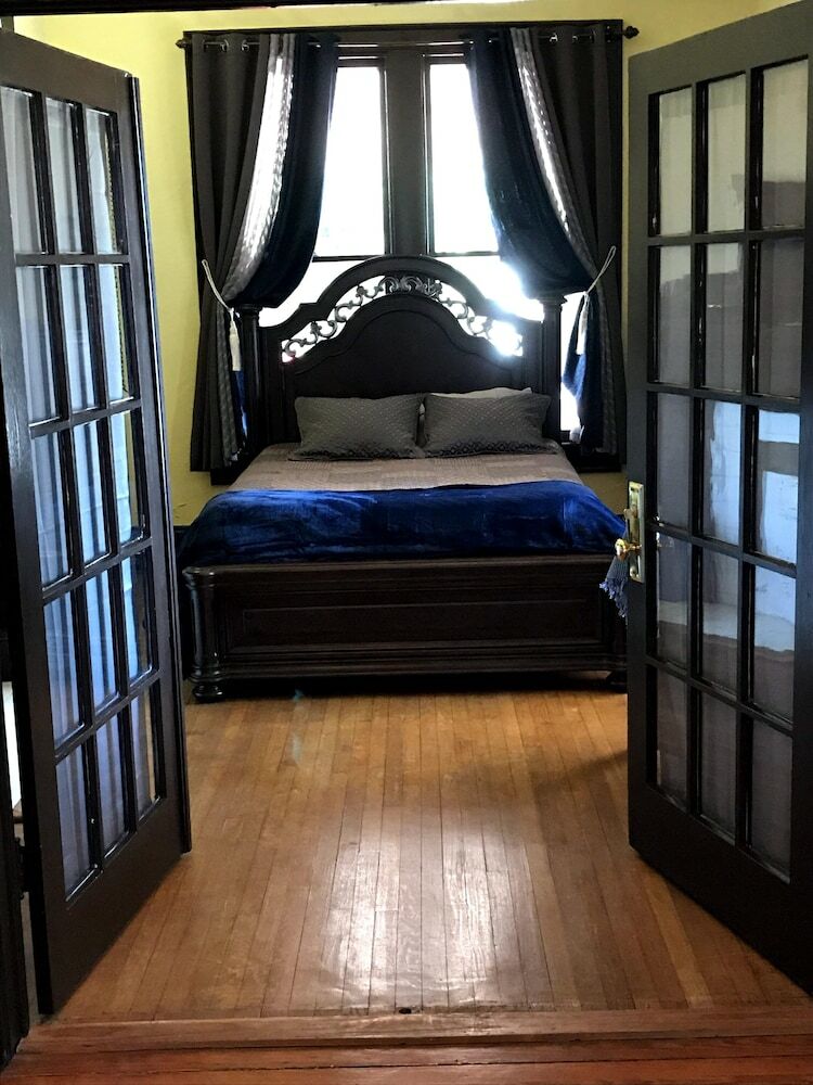 Whole Hearts Bed And Breakfast - Adults Only