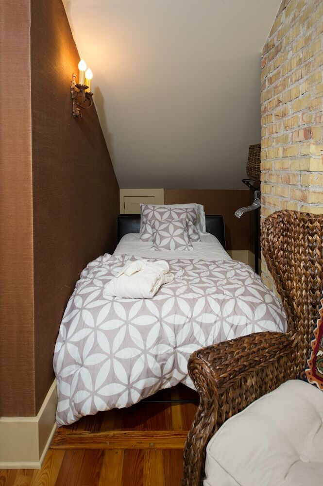 Bed & Breakfast Kara's Kottages @ N. Clarendon St.