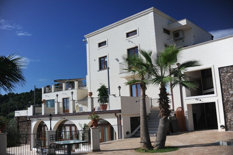 Agroturismo Tenuta Santa Tecla