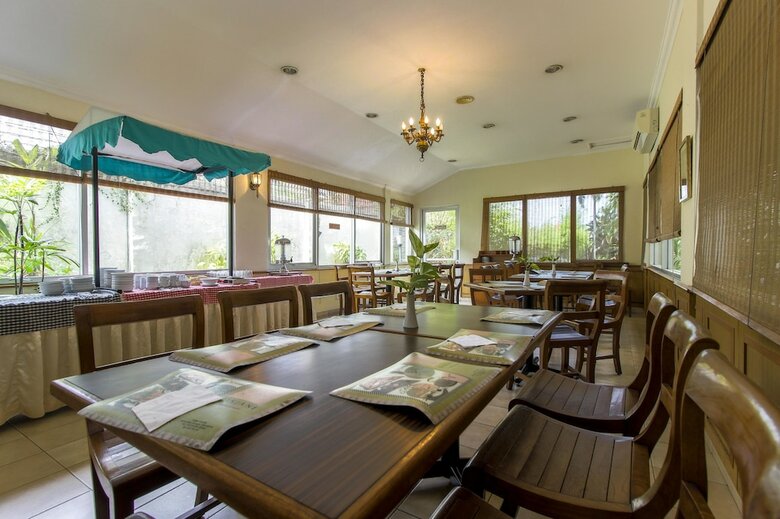 Hotel Reddoorz Plus Near Gbk Senayan
