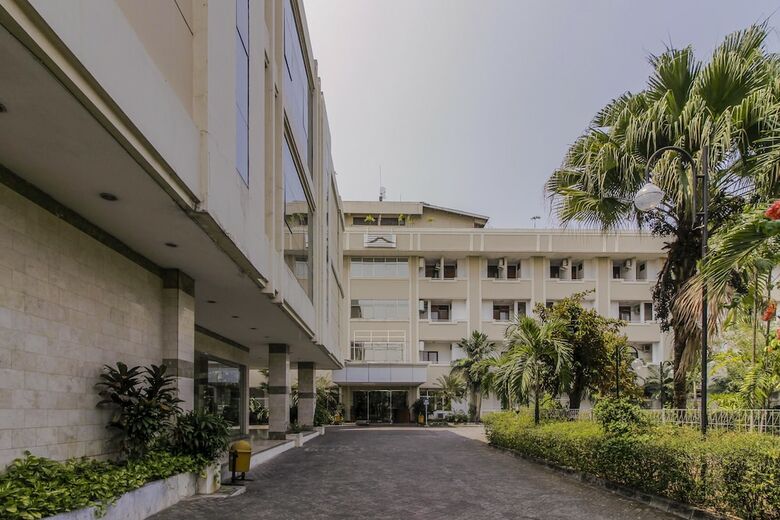 Hotel Reddoorz Plus Near Gbk Senayan