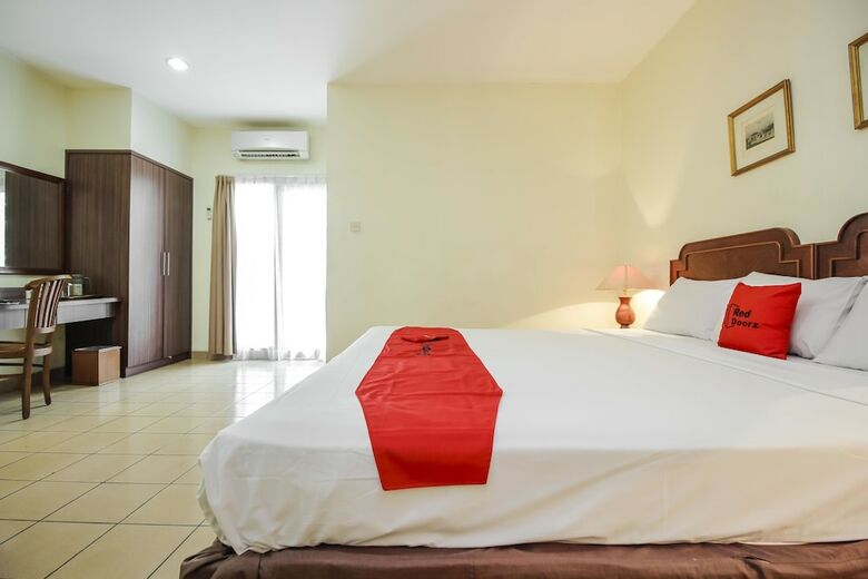 Hotel Reddoorz Plus Near Gbk Senayan