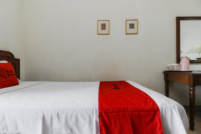 Hotel Reddoorz Plus Near Gbk Senayan