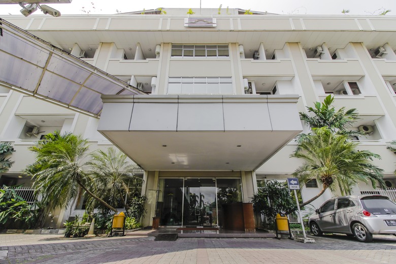 Hotel Reddoorz Plus Near Gbk Senayan