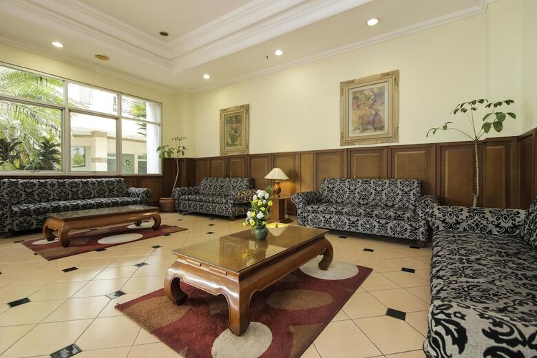 Hotel Reddoorz Plus Near Gbk Senayan
