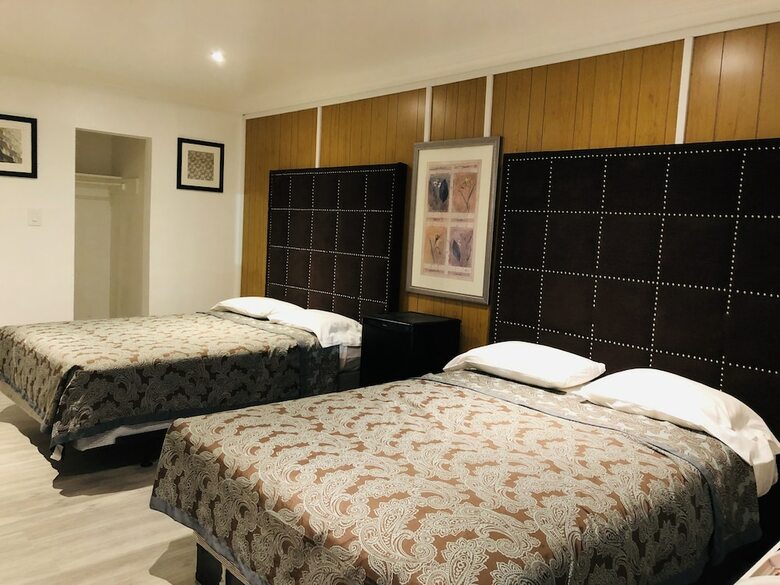 Motel Casa Blanca Inn & Suites