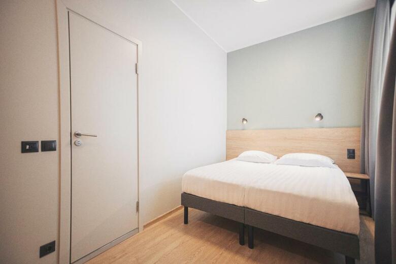 Meriton Old Town Hotel