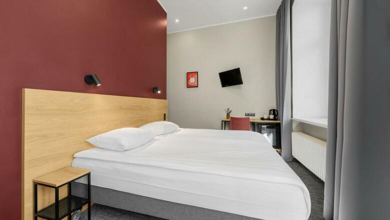 Meriton Old Town Hotel