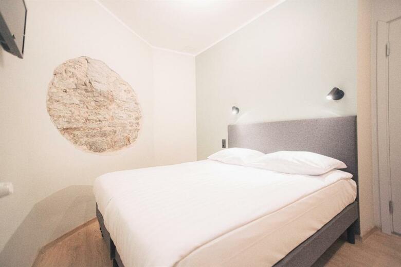 Meriton Old Town Hotel