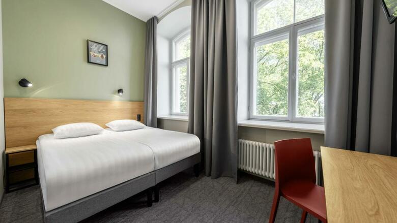Meriton Old Town Hotel
