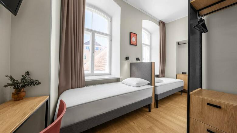 Meriton Old Town Hotel