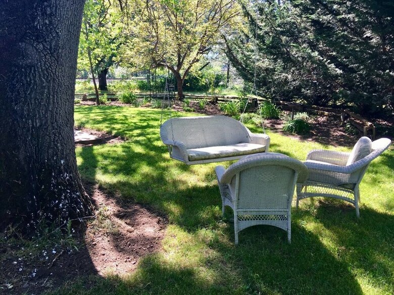 Romantic Rogue River Cottage ~ Near Del Rio Winery