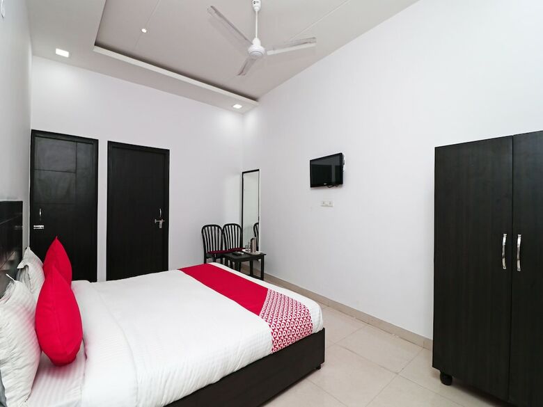 Hotel Oyo 16080 The Royal Orchid
