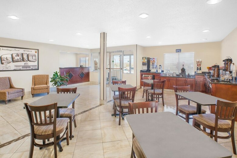 Hotel Super 8 By Wyndham Seville