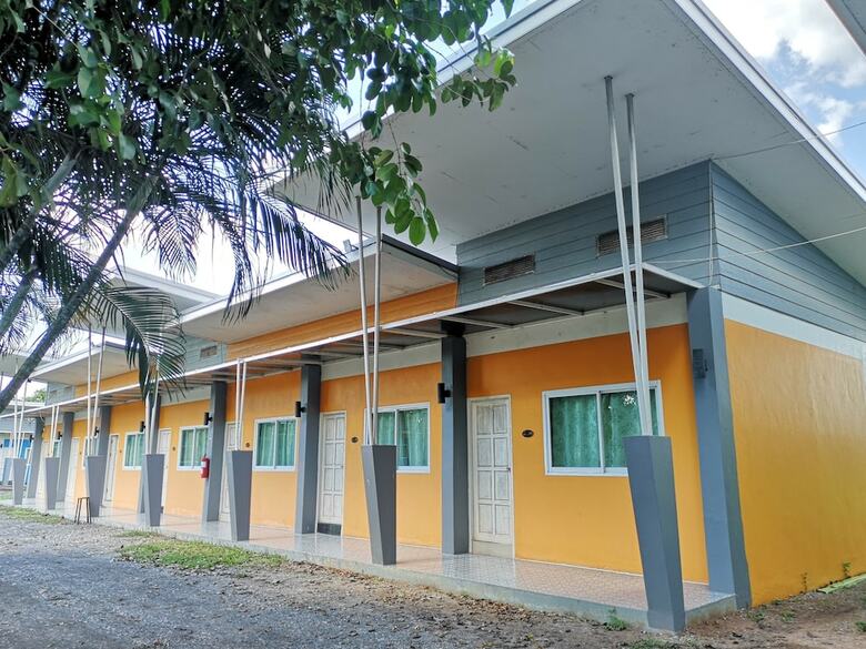 Hotel The Palm Village