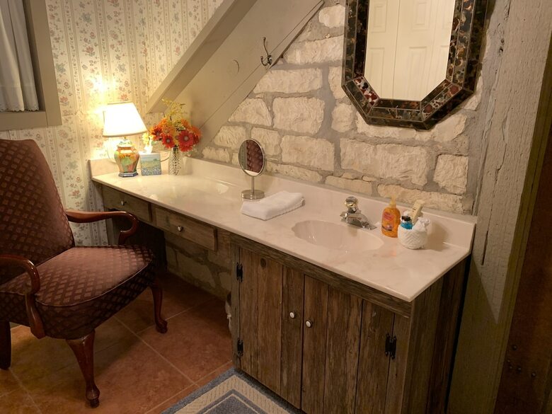 Kuebler Waldrip Haus Bed And Breakfast