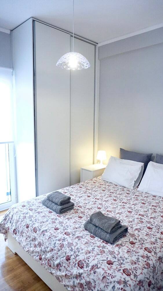 Apartamentos Beautiful Sunny Apt In Athens
