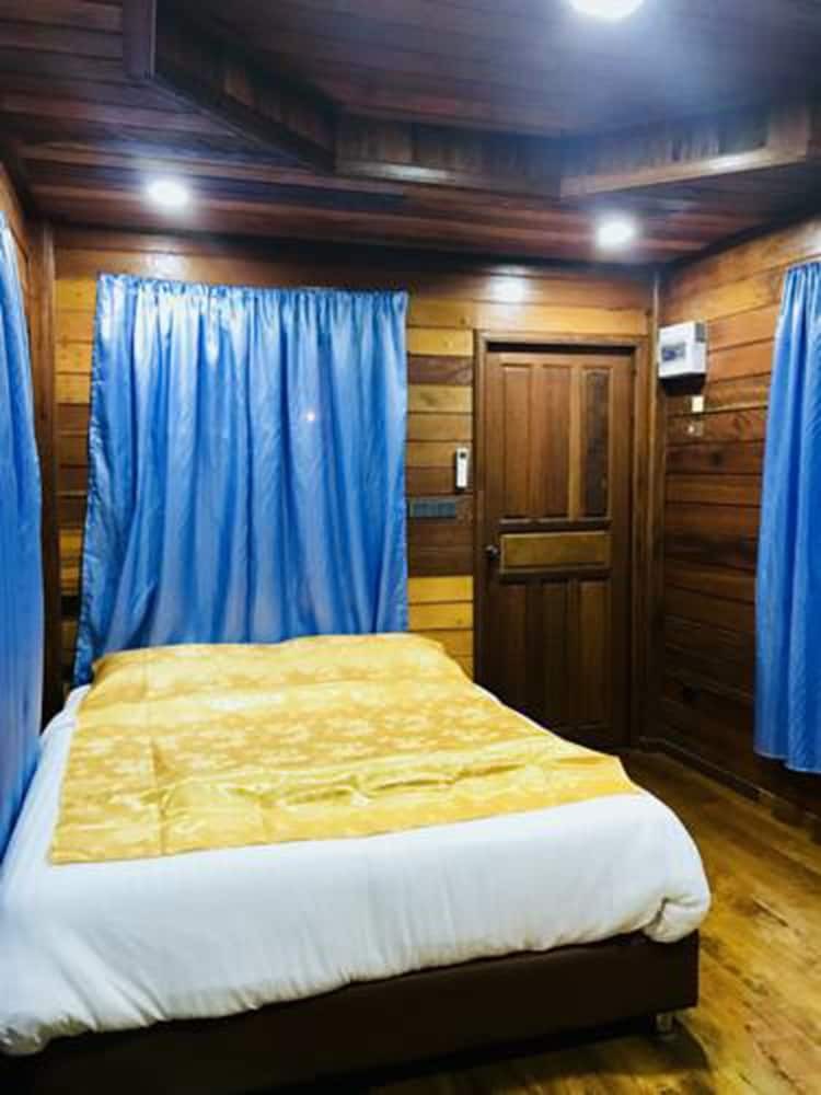 Hotel We Care Resort