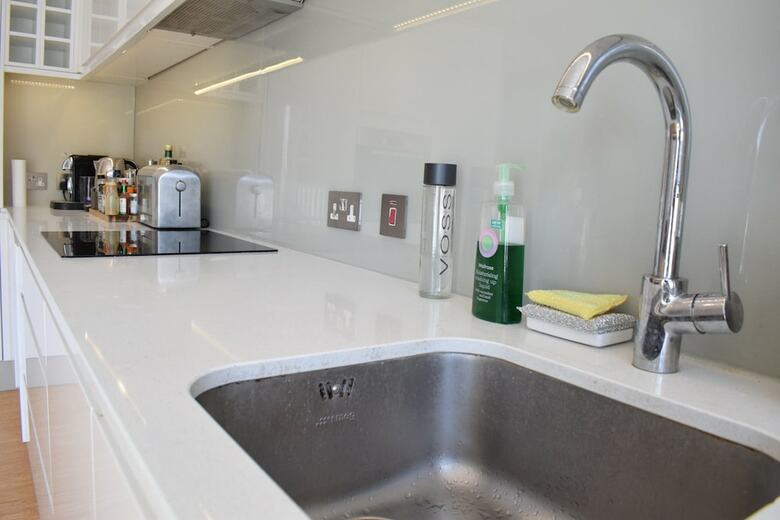 Apartamentos Modern 2 Bedroom Flat With Balcony