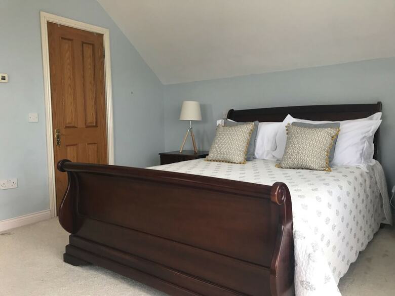 Cosy Dublin City Views Home