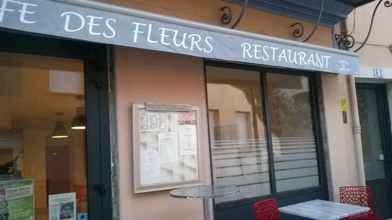 Hotel Le Caf� Des Fleurs Chambres D'h�tes