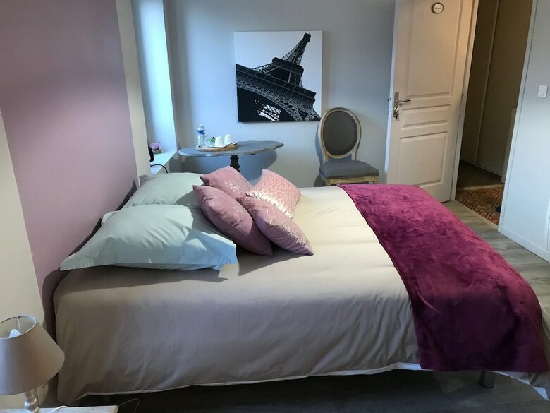 Hotel Le Caf� Des Fleurs Chambres D'h�tes