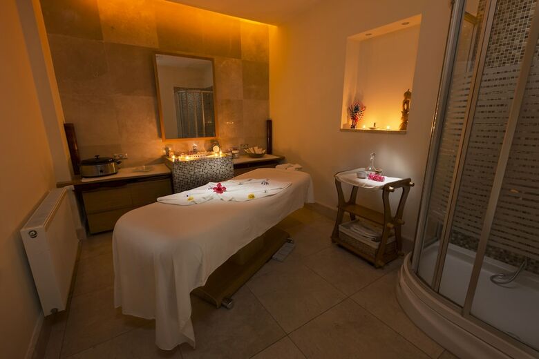 Hotel Korineum Golf & Beach Resort