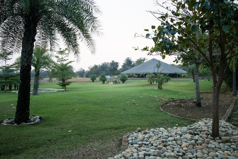 Hotel Karandla Farm And Resort