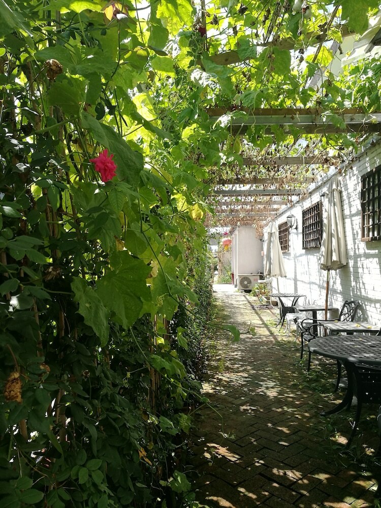 Hotel Manhong's Private Courtyard