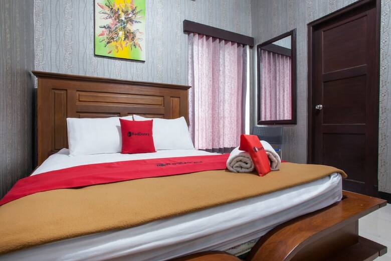 Hotel Reddoorz Syariah Near Basuki Rahmat