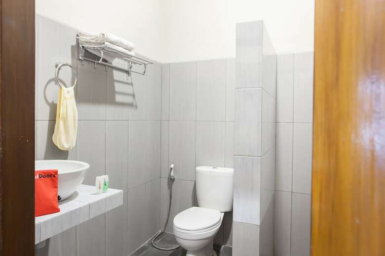 Hotel Reddoorz Plus Near Mall Roxy Banyuwangi