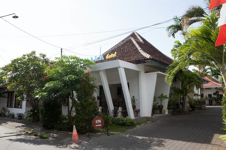 Hotel Reddoorz Plus Near Mall Roxy Banyuwangi