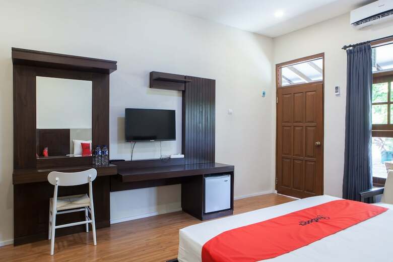 Hotel Reddoorz Plus Near Mall Roxy Banyuwangi